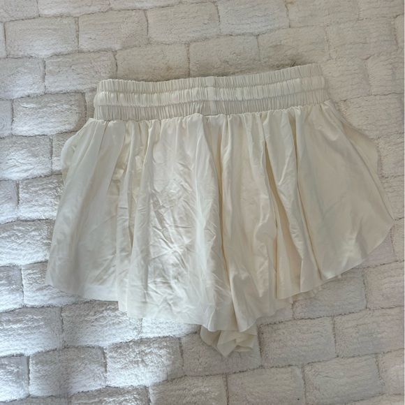 Flowy Shorts - Picture 3 of 4